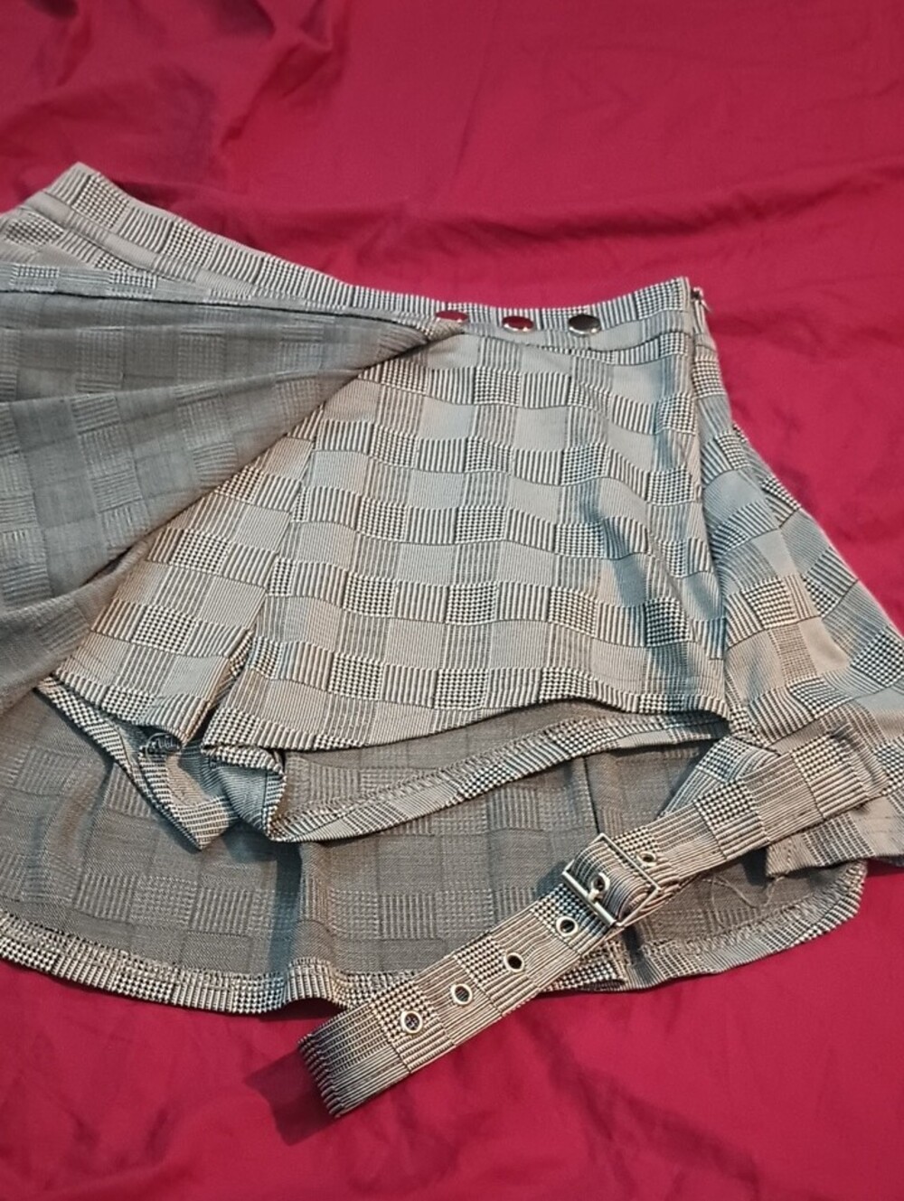 CBR Gray Plaid Pleated Mini Skort Side Thigh Buckle Woman's L Metal Detail Sexy - Picture 6 of 15